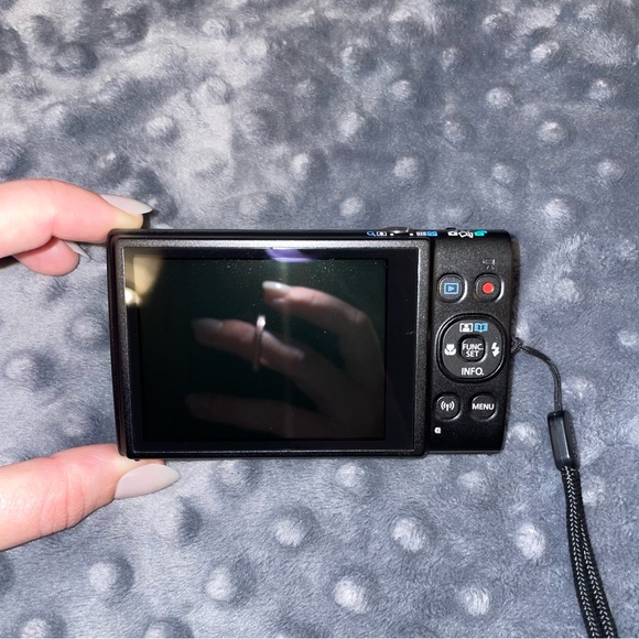 Canon PowerShot ELPH 360 HS Camera + Accessories - Picture 3 of 16